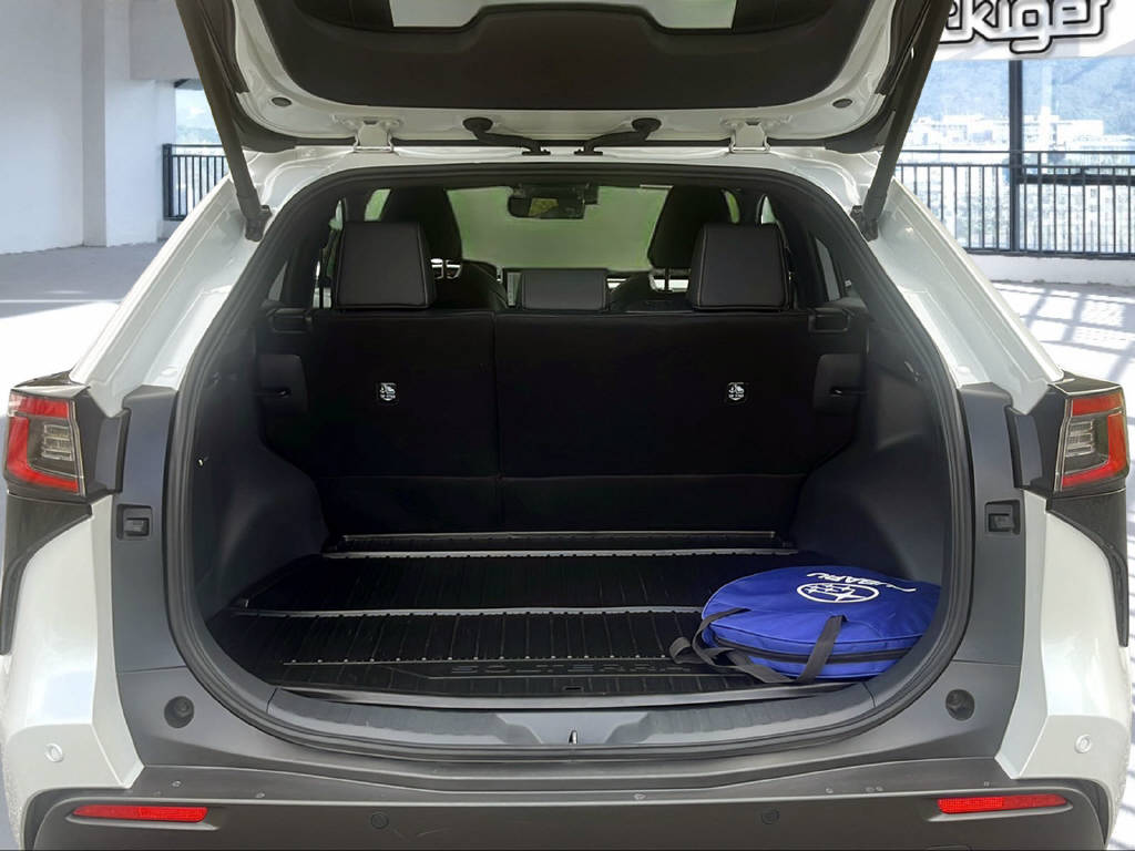 SUBARU Solterra eV Luxury AWD mit Anhängerkupplung , 10 Jahre Garantie-image-27