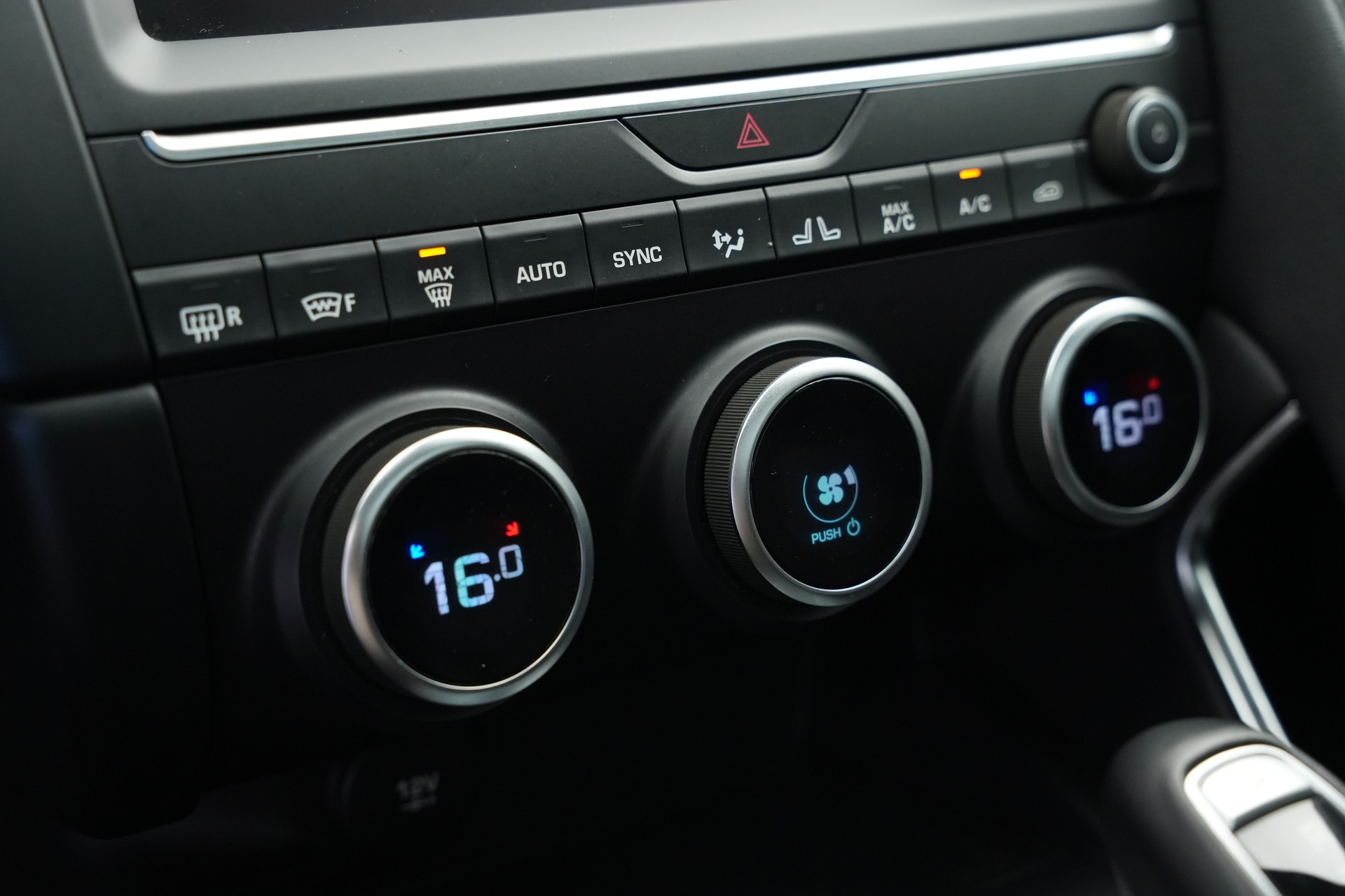 JAGUAR E-Pace 2.0d D150 S AWD Automatik-image-26