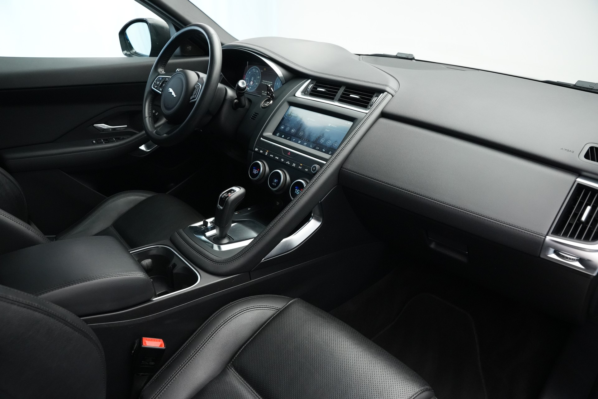 JAGUAR E-Pace 2.0d D150 S AWD Automatik-image-11