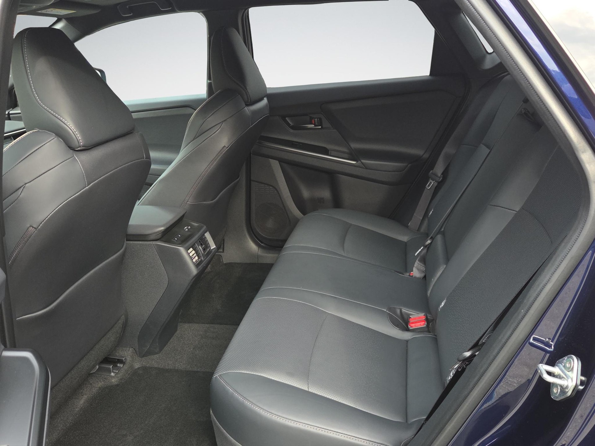 TOYOTA bZ4X Premium AWD-image-14