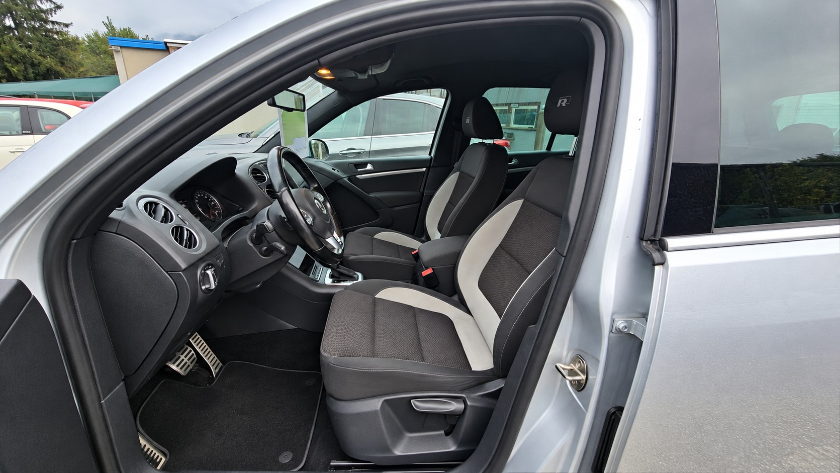 VW Tiguan 2.0 TDI BMT R-Line Design 4Motion DSG-image-4