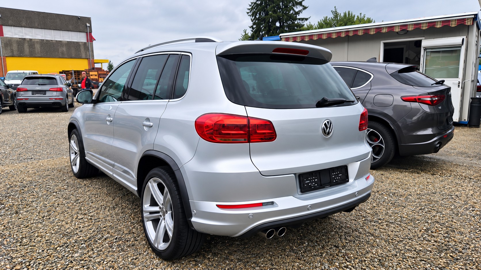 VW Tiguan 2.0 TDI BMT R-Line Design 4Motion DSG-image-3