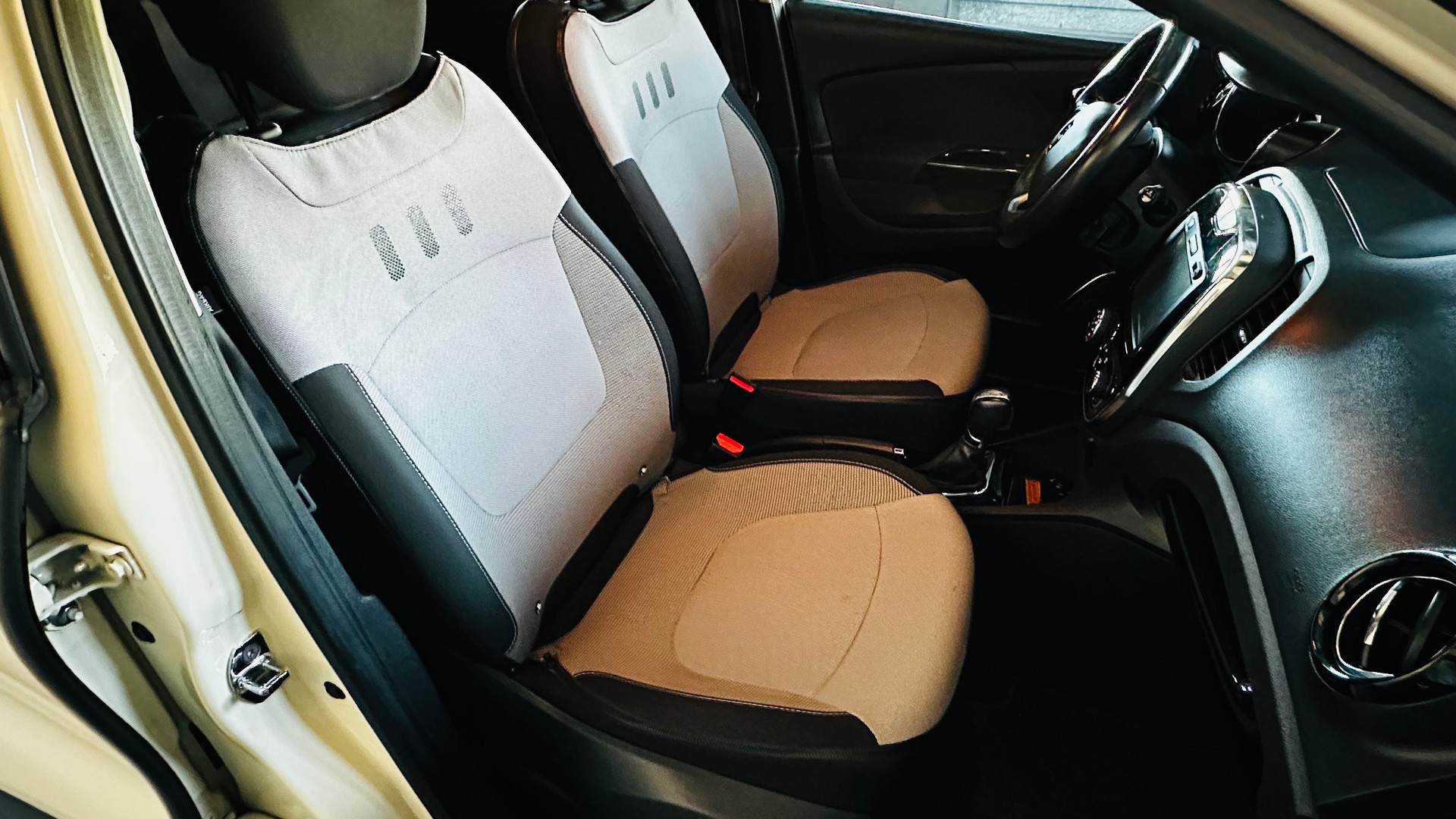 RENAULT Captur 1.2 T 16V Intens EDC-image-13