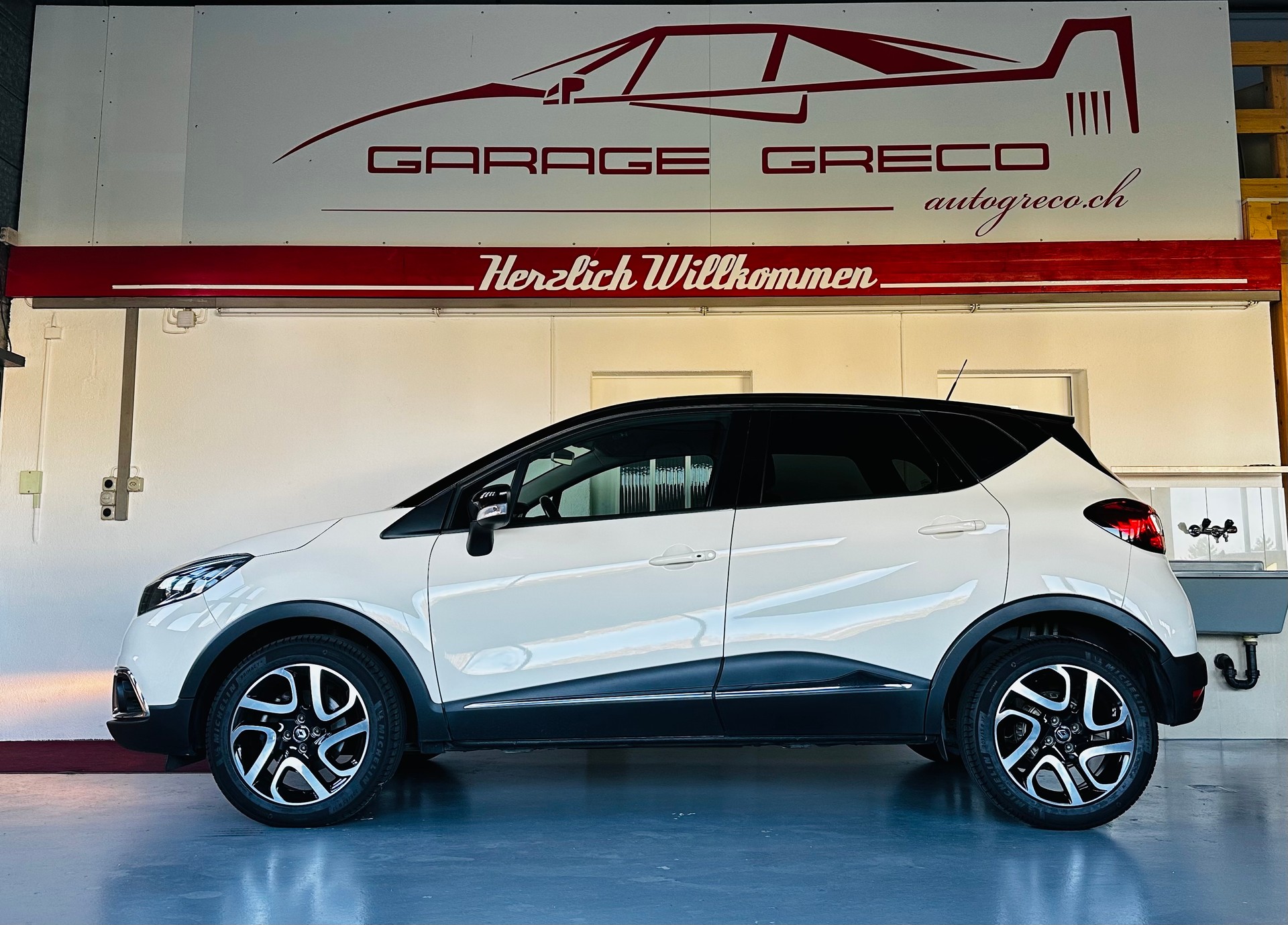 RENAULT Captur 1.2 T 16V Intens EDC-image-0