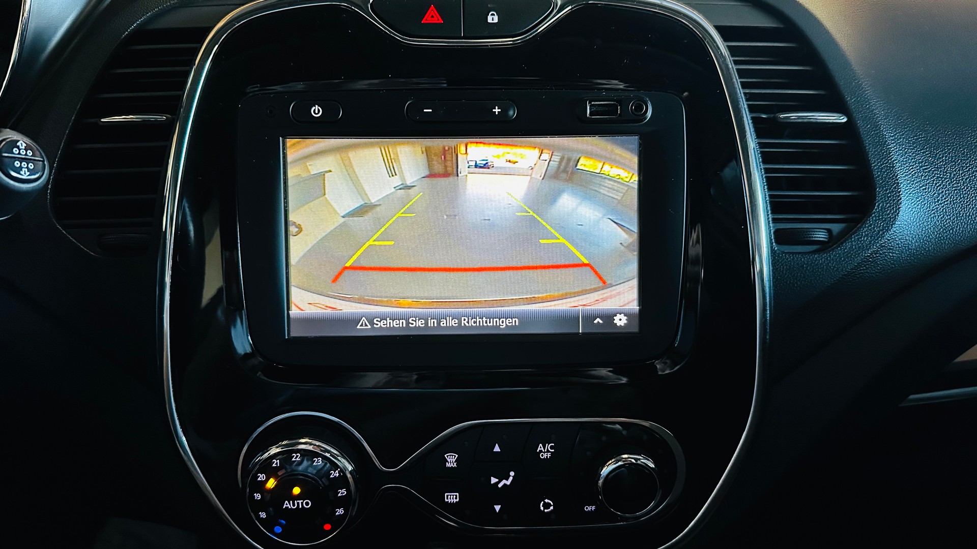 RENAULT Captur 1.2 T 16V Intens EDC-image-14