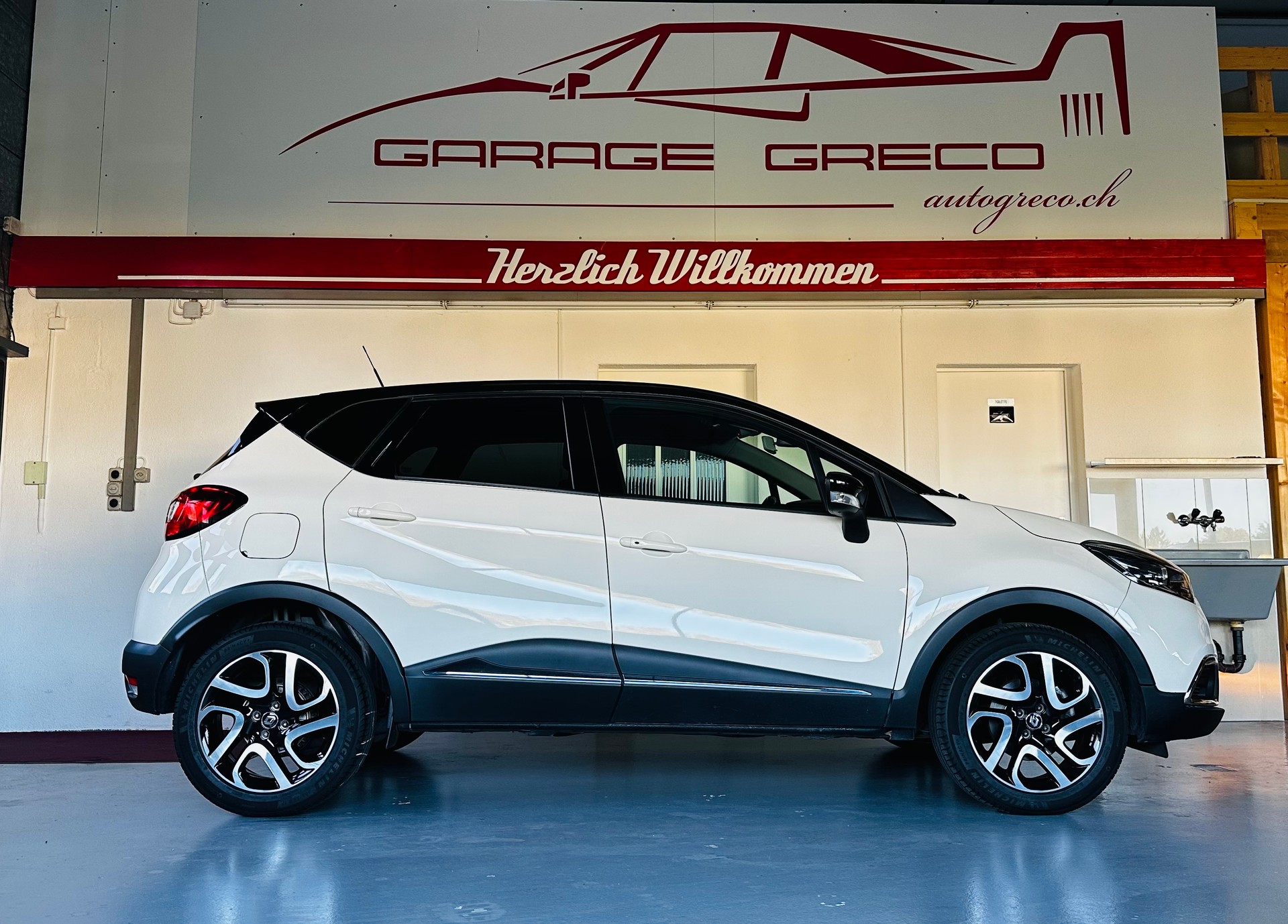 RENAULT Captur 1.2 T 16V Intens EDC-image-1