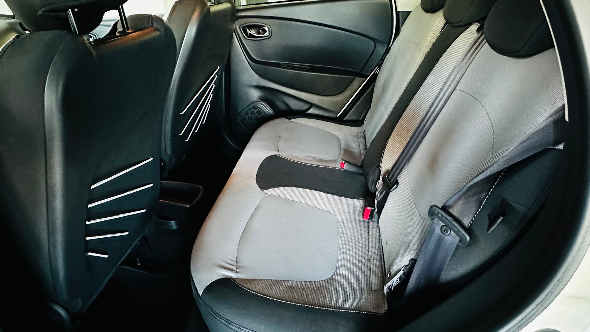 RENAULT Captur 1.2 T 16V Intens EDC-image-12