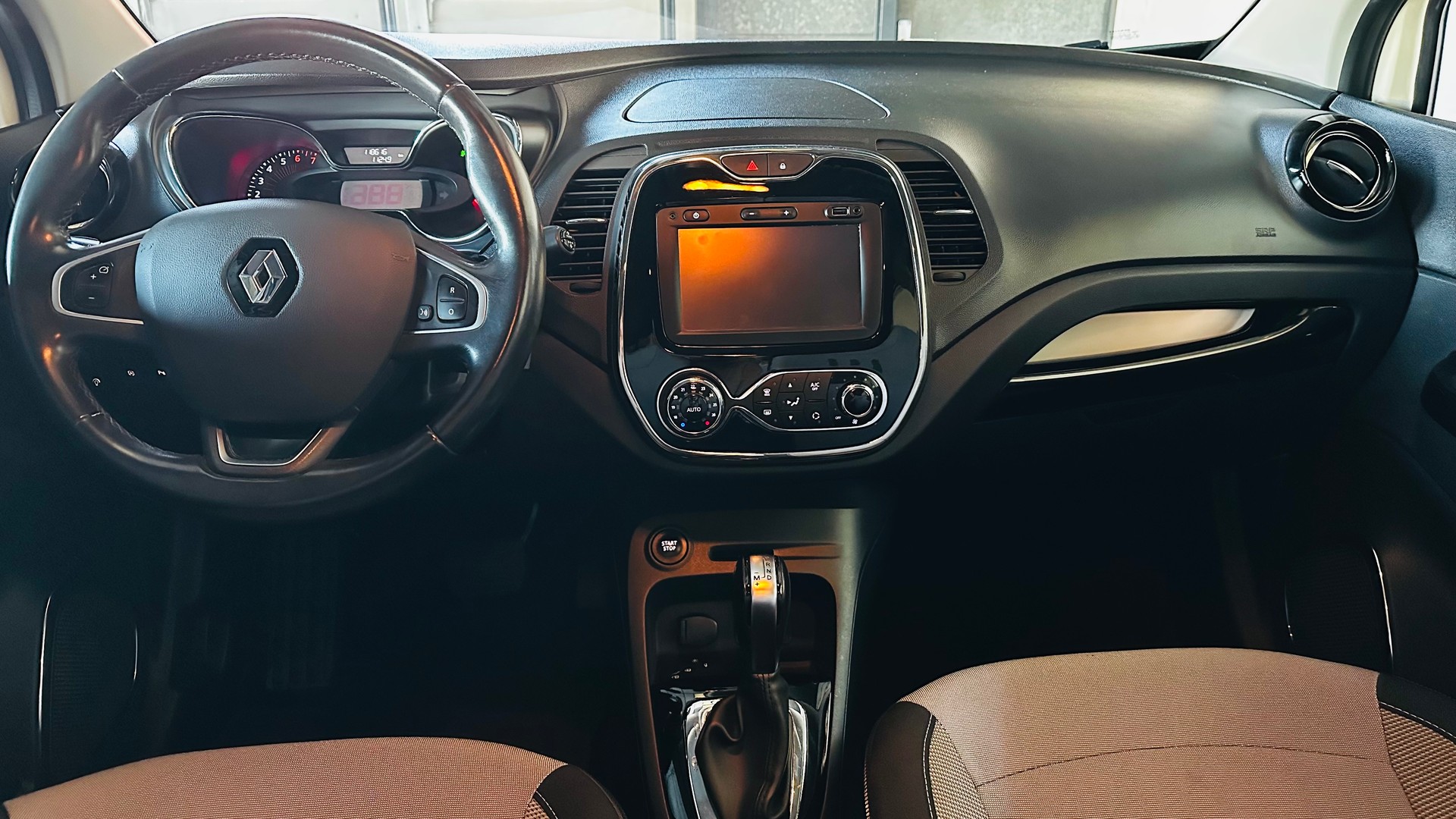 RENAULT Captur 1.2 T 16V Intens EDC-image-10