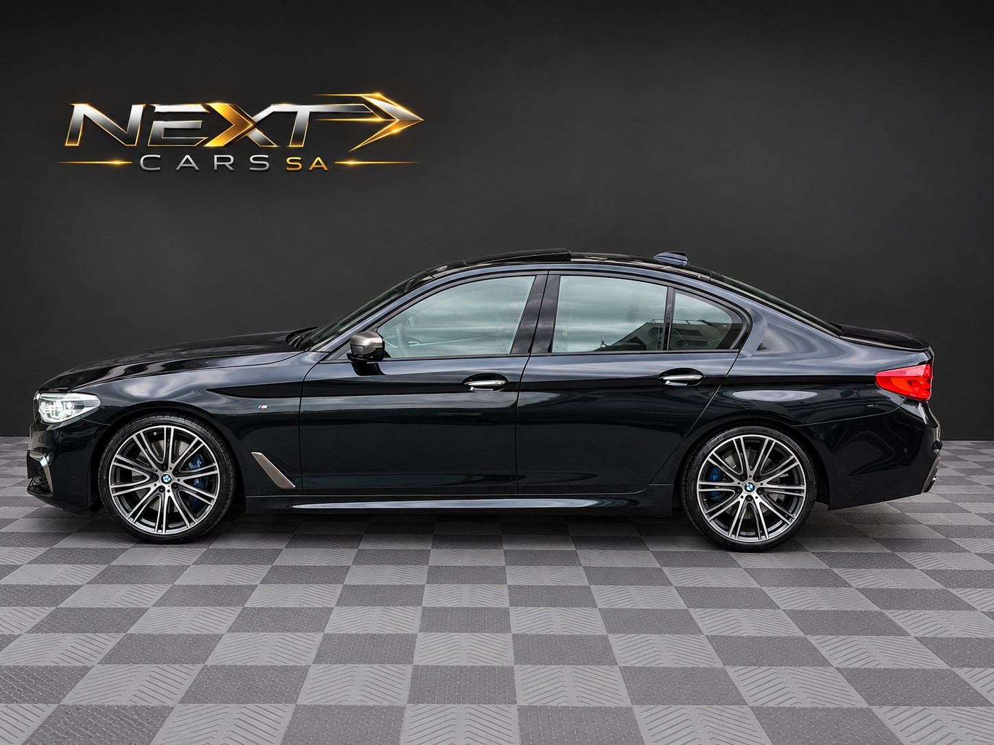 BMW M550i xDrive Steptronic-image-1