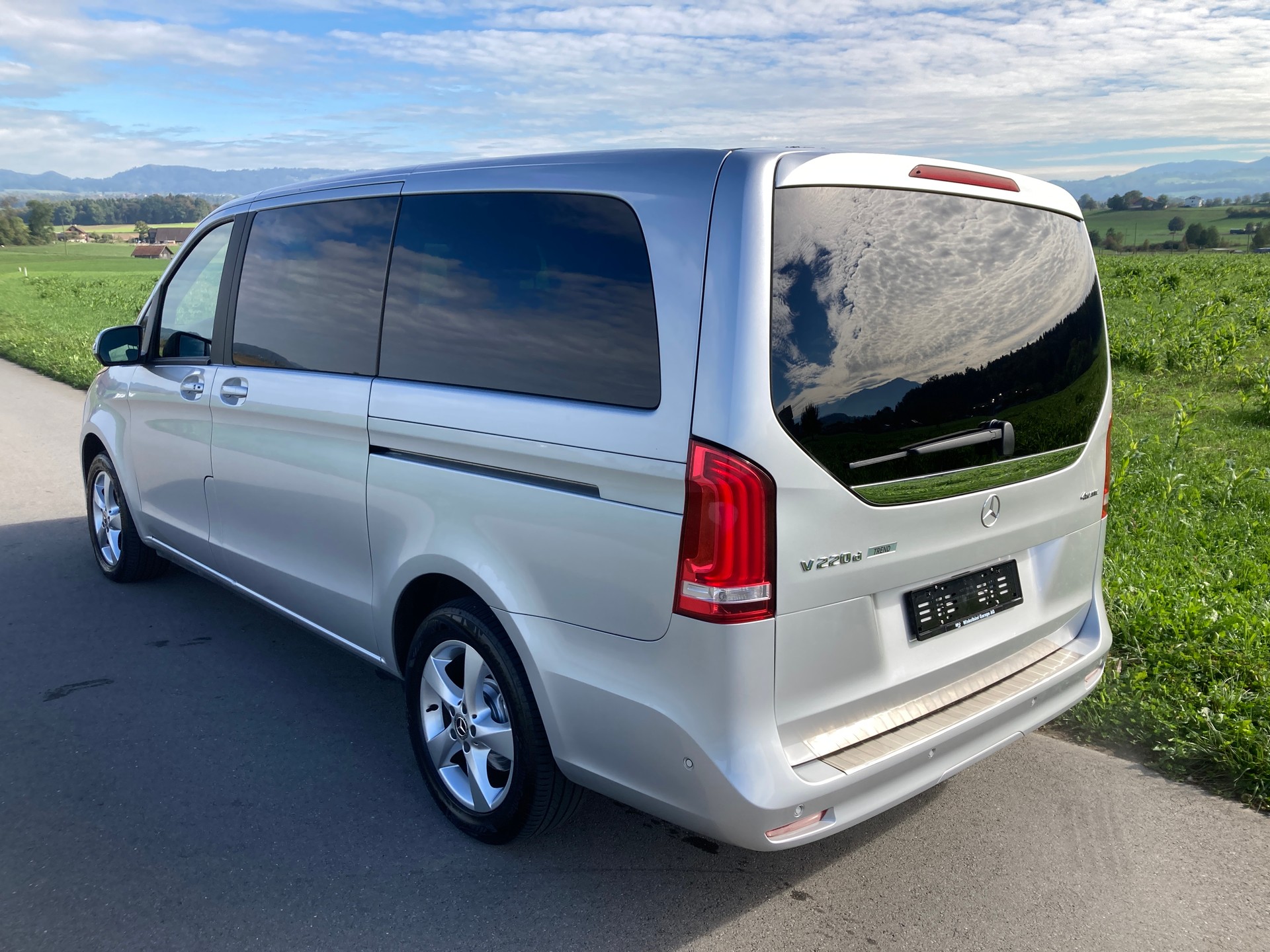MERCEDES-BENZ V 220 d Trend lang 4Matic 9G-Tronic-image-3