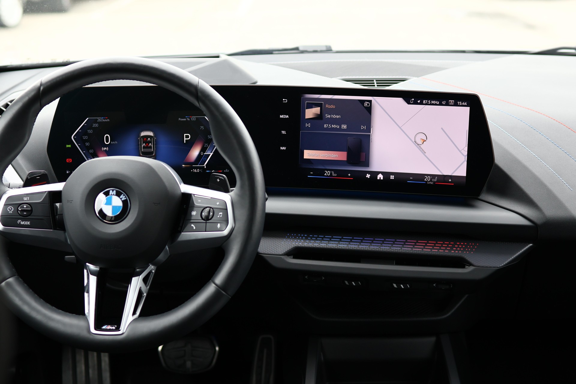 BMW 118d M Sport PRO Steptronic * MASSAGESITZE * 360° KAMERA * HEAD-UP DISPLAY * LED-SCHEINWERFER *-image-18