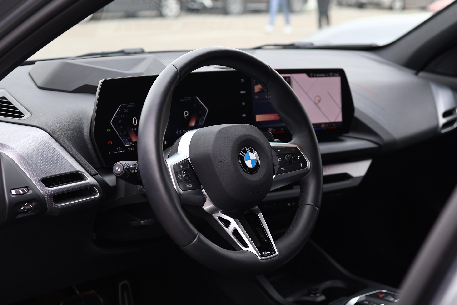 BMW 118d M Sport PRO Steptronic * MASSAGESITZE * 360° KAMERA * HEAD-UP DISPLAY * LED-SCHEINWERFER *-image-15