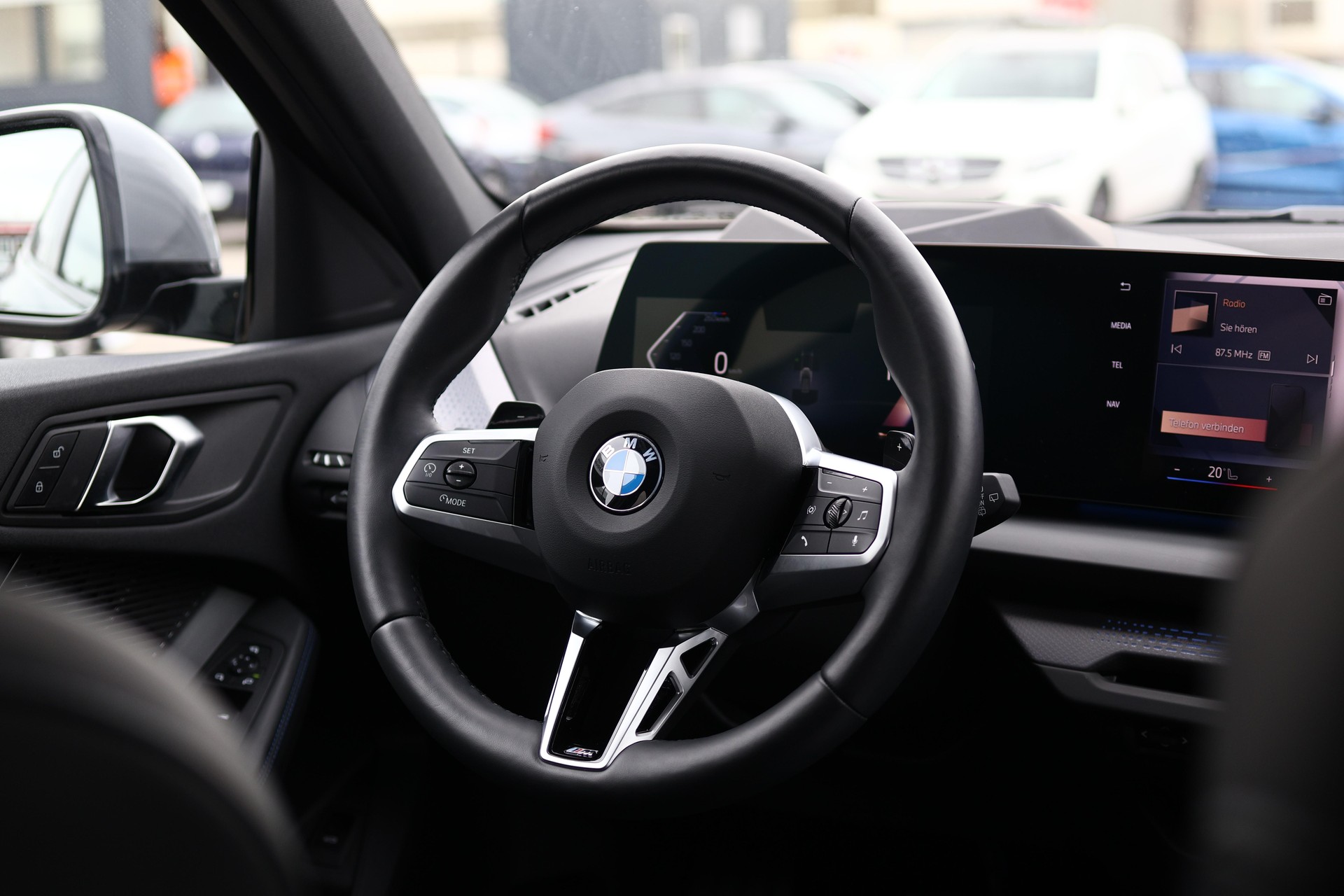 BMW 118d M Sport PRO Steptronic * MASSAGESITZE * 360° KAMERA * HEAD-UP DISPLAY * LED-SCHEINWERFER *-image-23