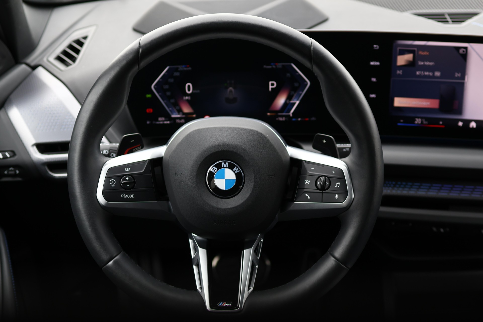 BMW 118d M Sport PRO Steptronic * MASSAGESITZE * 360° KAMERA * HEAD-UP DISPLAY * LED-SCHEINWERFER *-image-19