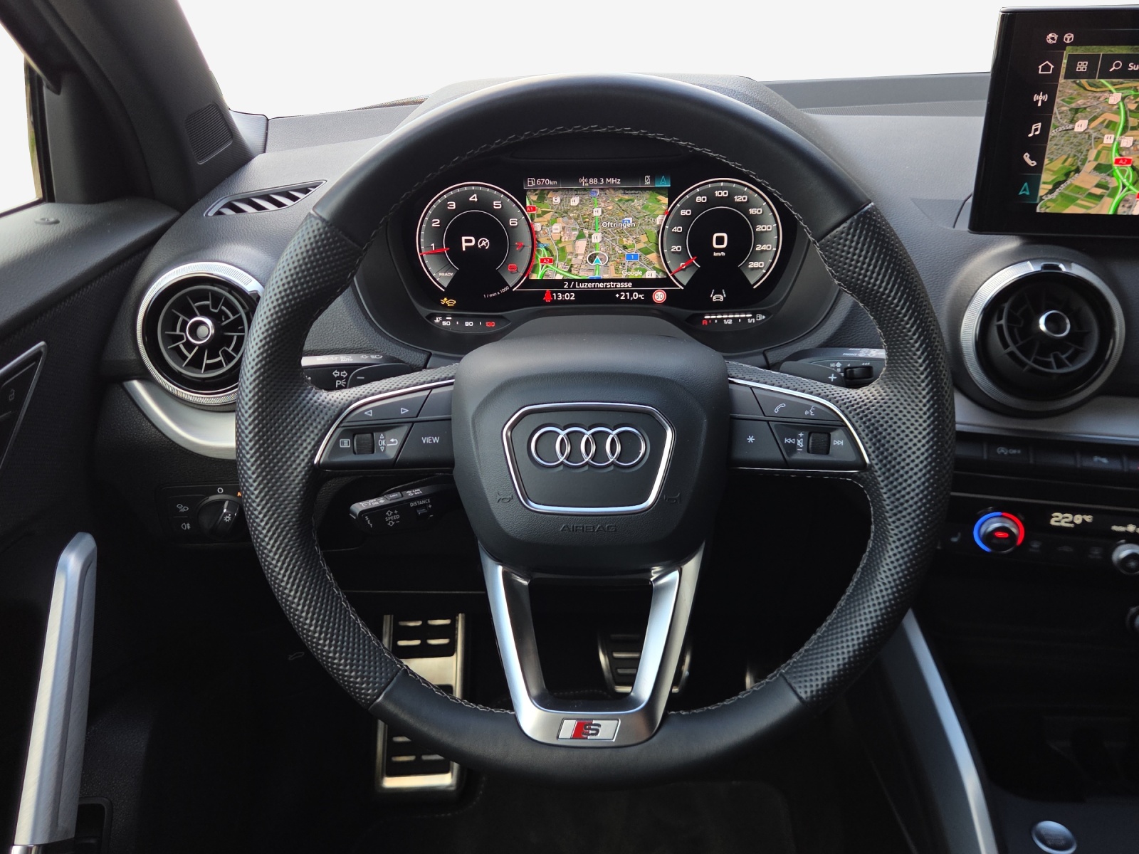 AUDI Q2 40 TFSI S line quattro S-tronic-image-9
