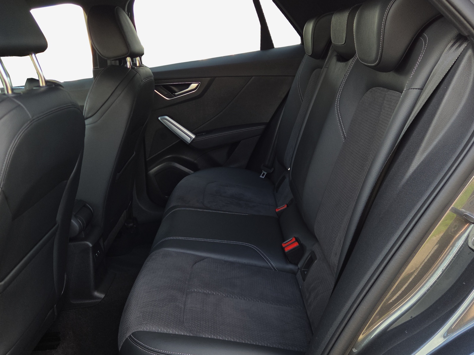 AUDI Q2 40 TFSI S line quattro S-tronic-image-11