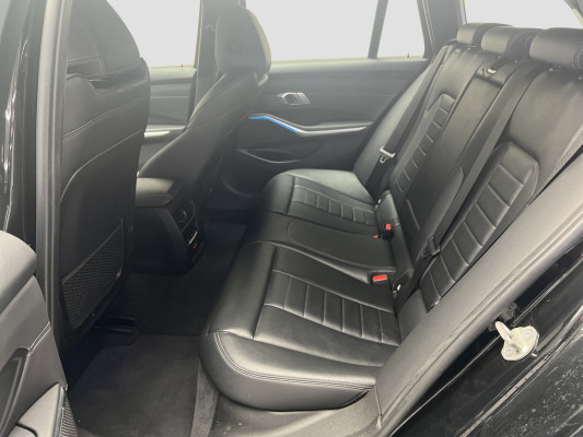 BMW 330e xDrive M Sport-image-9