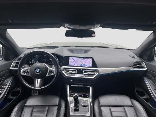 BMW 330e xDrive M Sport-image-10
