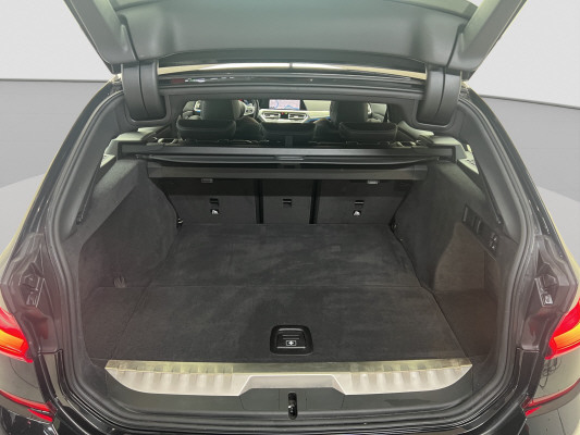 BMW 330e xDrive M Sport-image-13