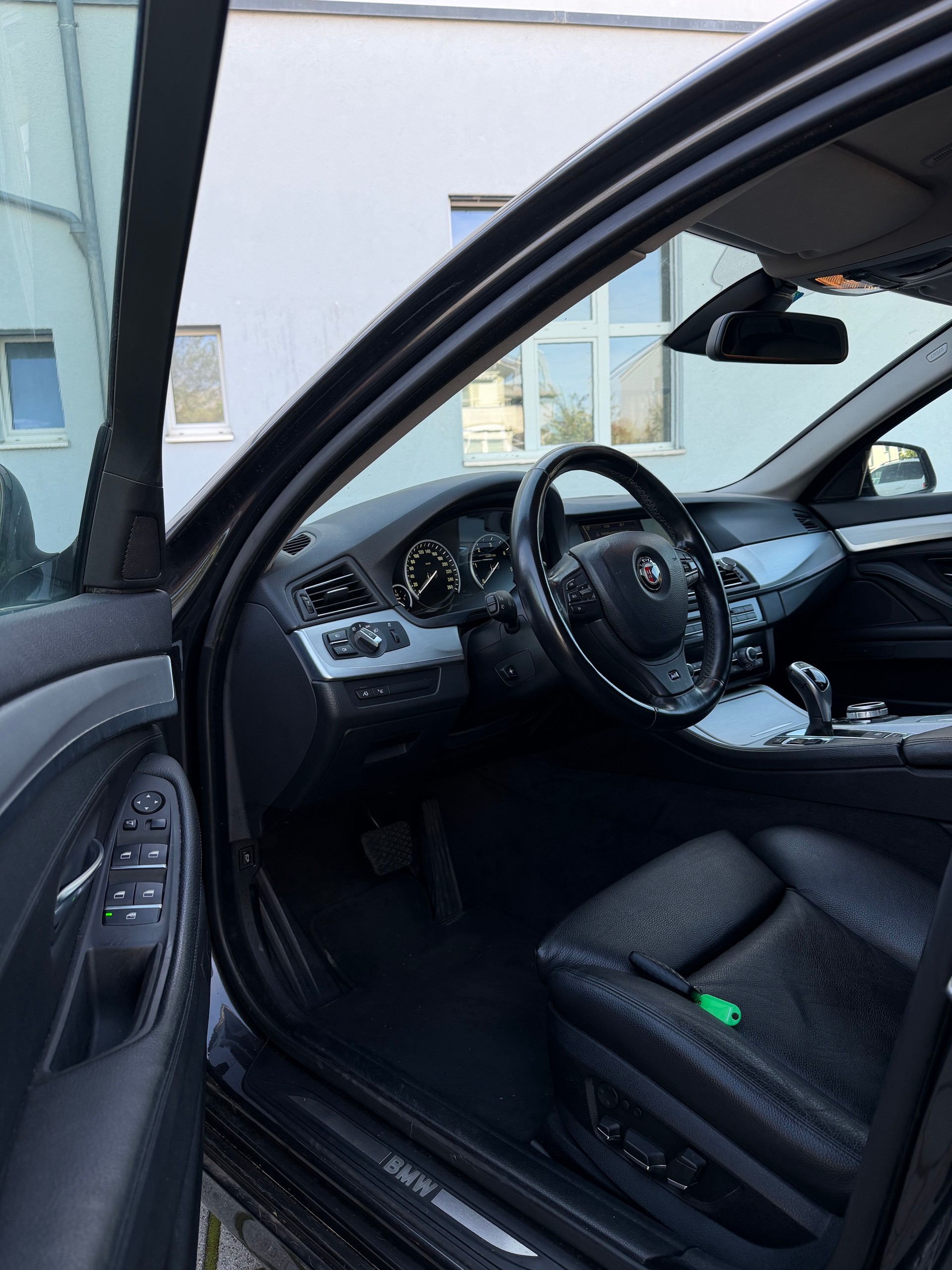 BMW 530d xDrive Steptronic-image-4