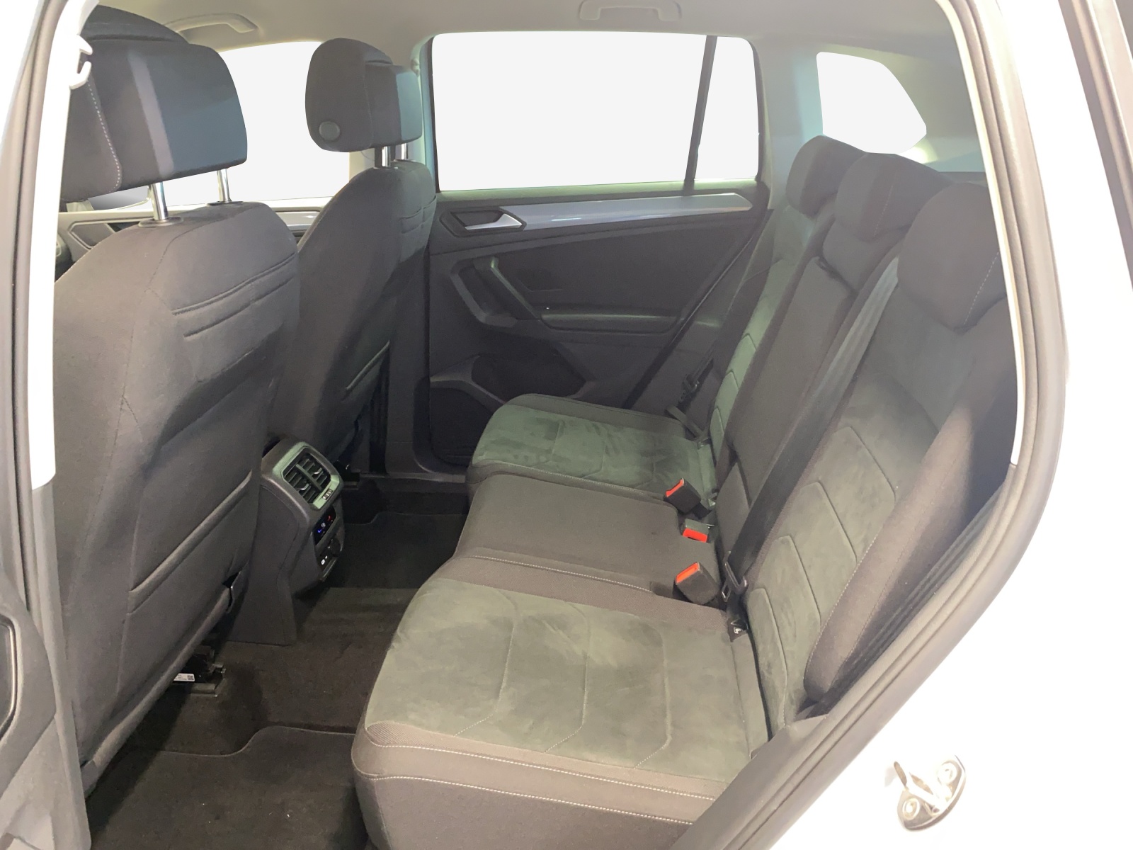 VW Tiguan 2.0TSI Life 4Motion DSG-image-11