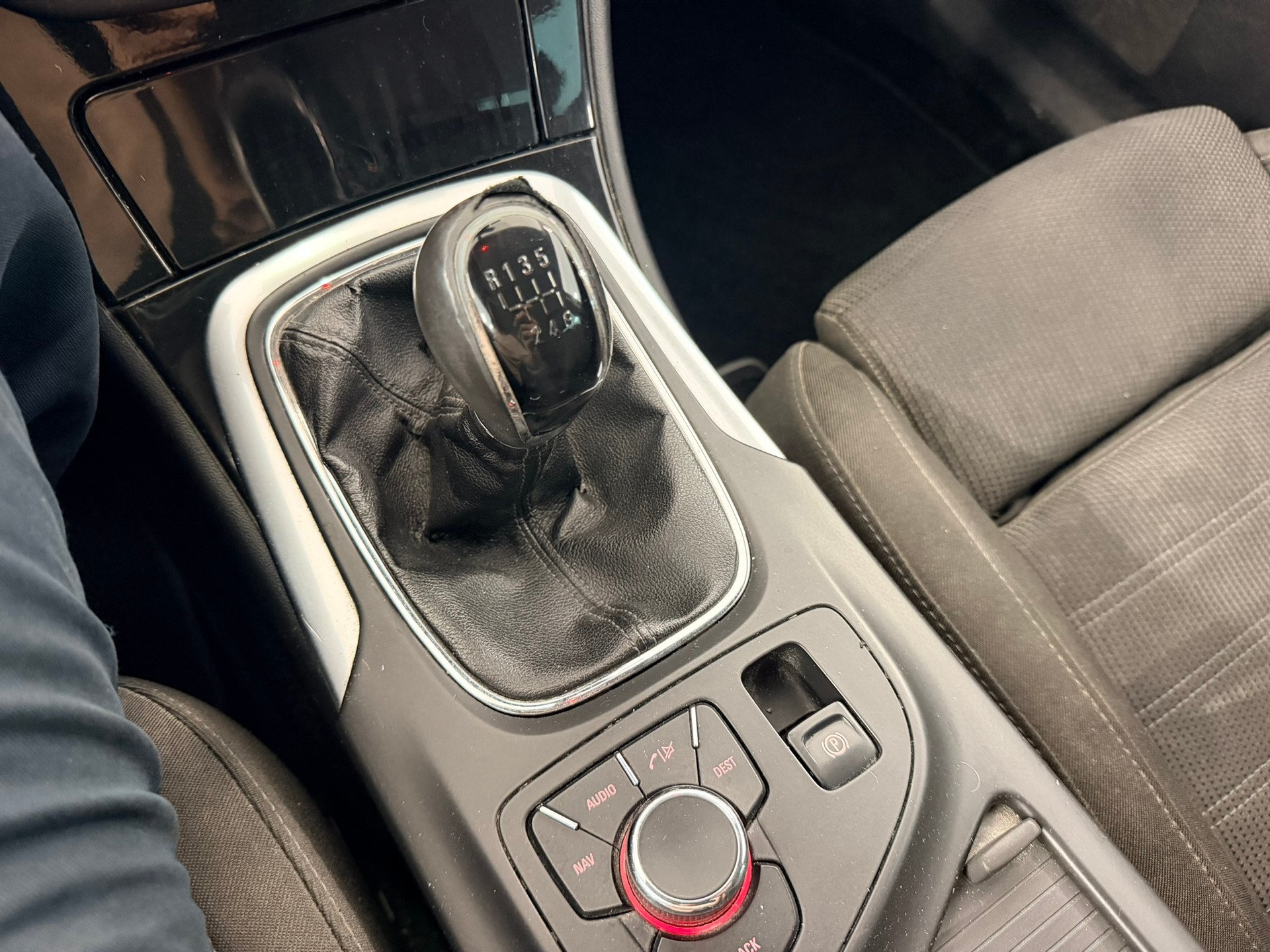 OPEL Insignia Sports Tourer 2.0 Turbo Sport-image-15