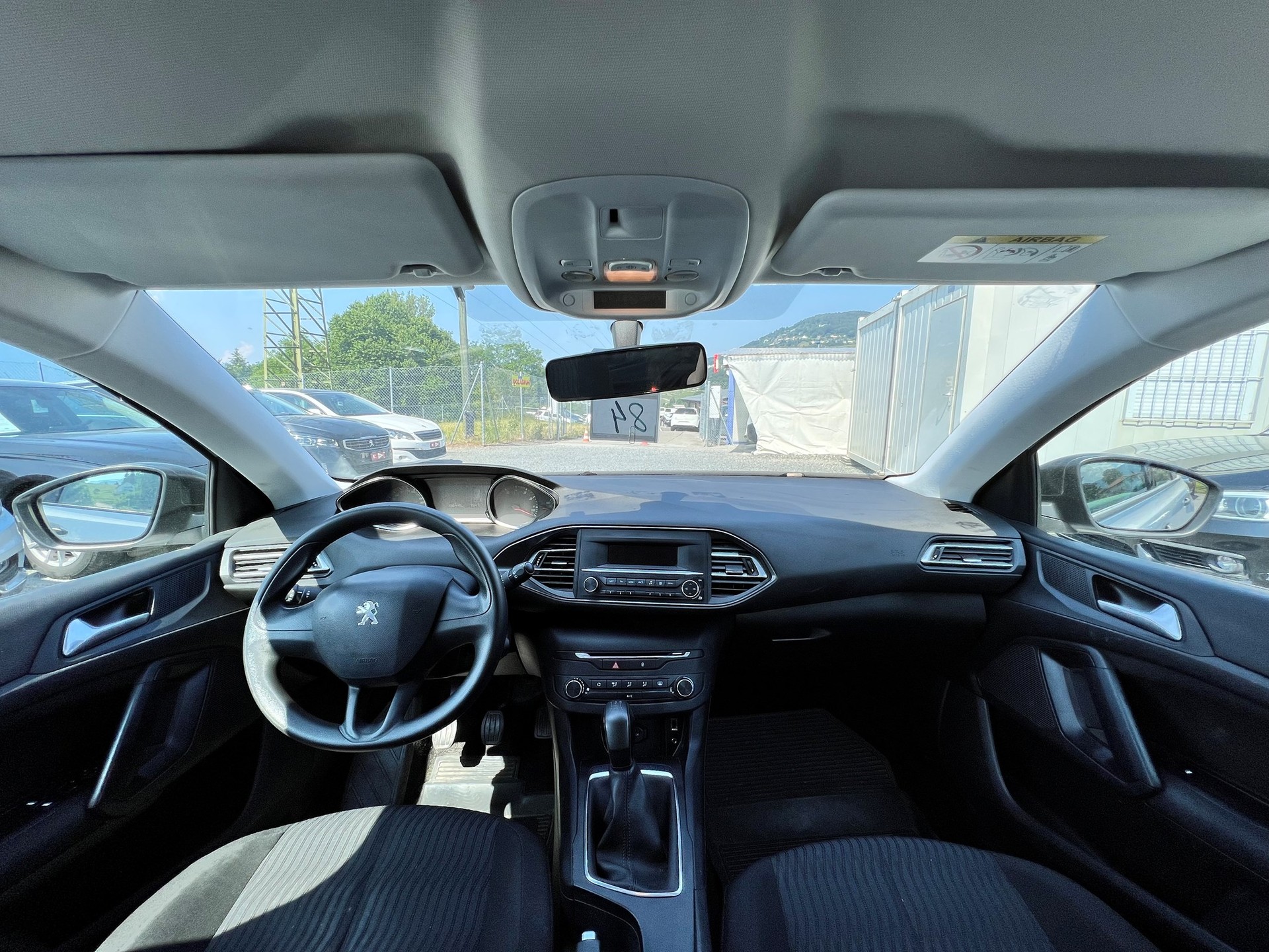 PEUGEOT 308 SW 1.2 THP Business-image-11