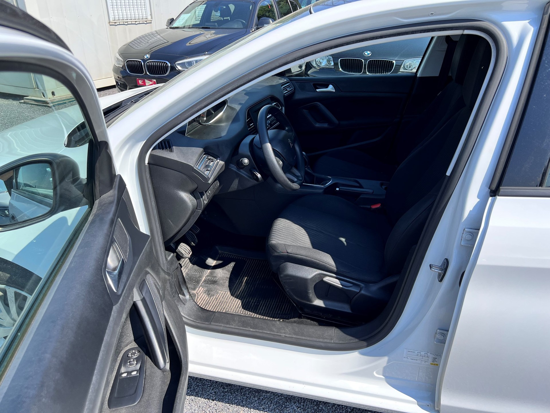 PEUGEOT 308 SW 1.2 THP Business-image-8