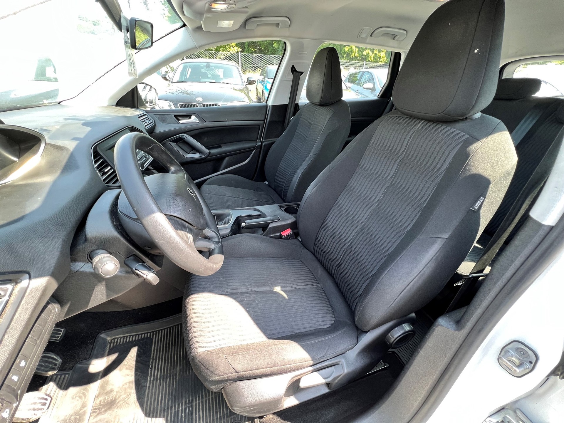 PEUGEOT 308 SW 1.2 THP Business-image-9