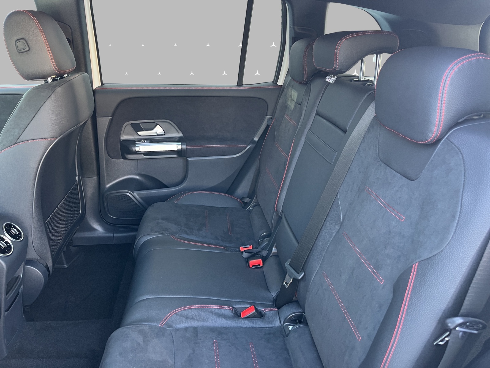 MERCEDES-BENZ GLB 200 7G-Tronic-image-9