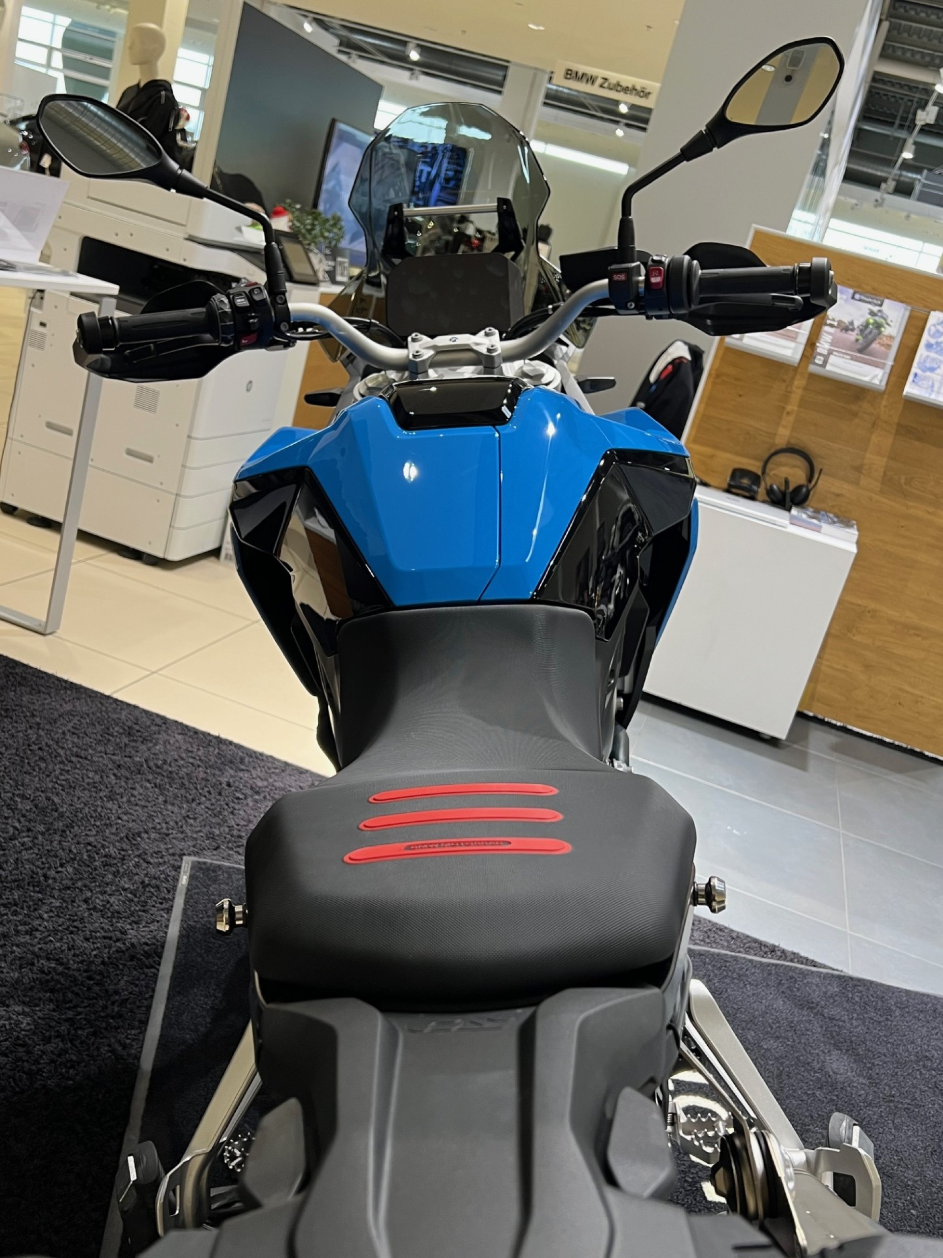 BMW F 900 GS-image-5