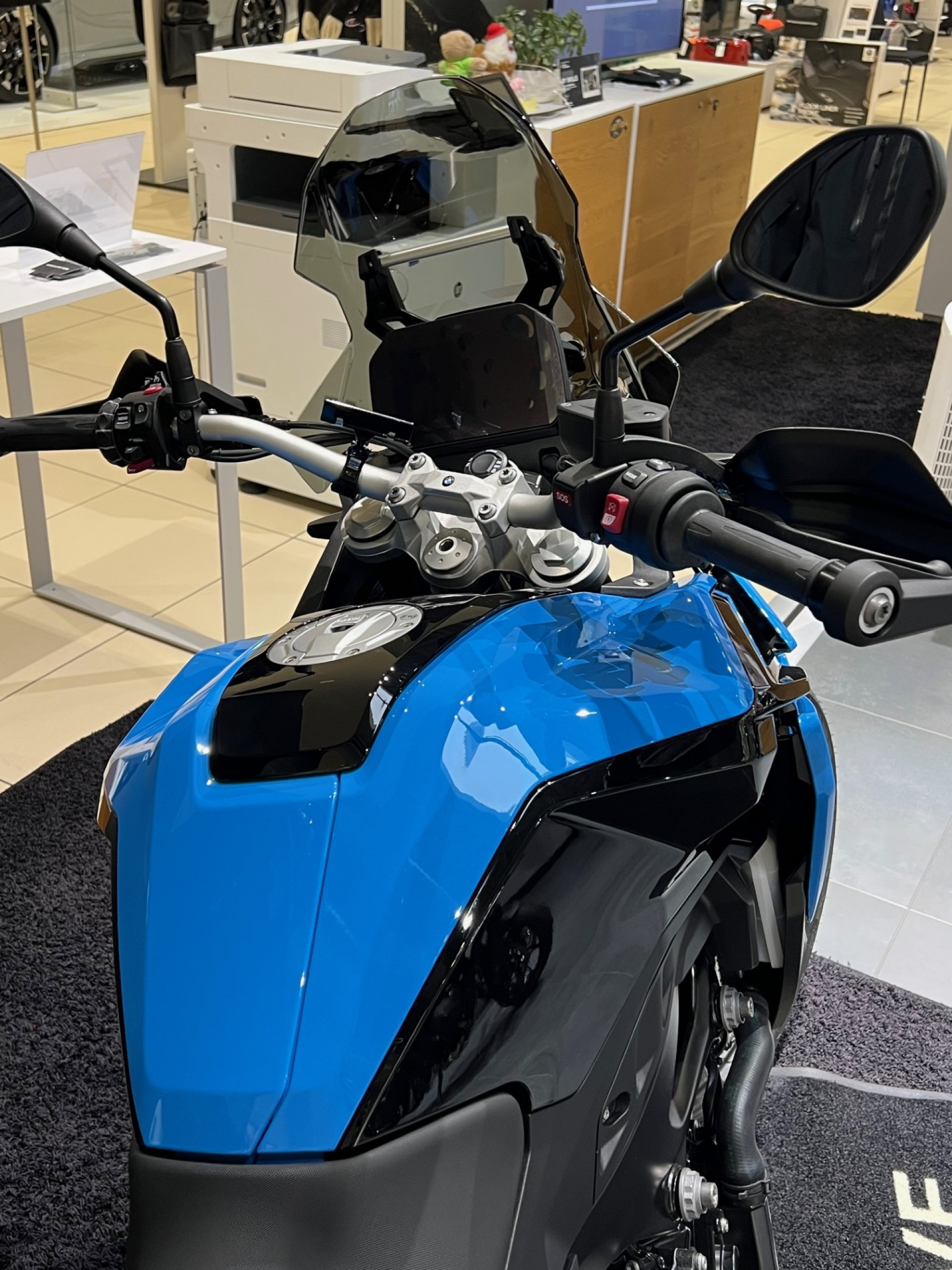 BMW F 900 GS-image-4