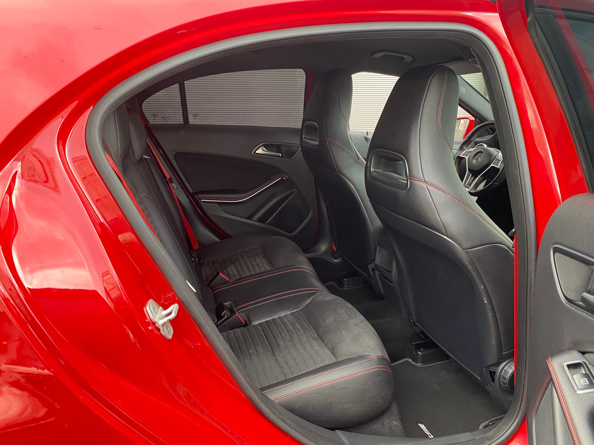 MERCEDES-BENZ A 200 AMG Line-image-11