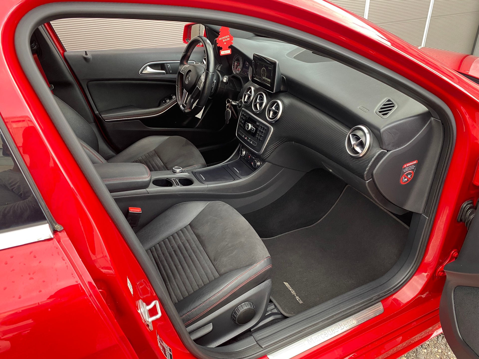 MERCEDES-BENZ A 200 AMG Line-image-10