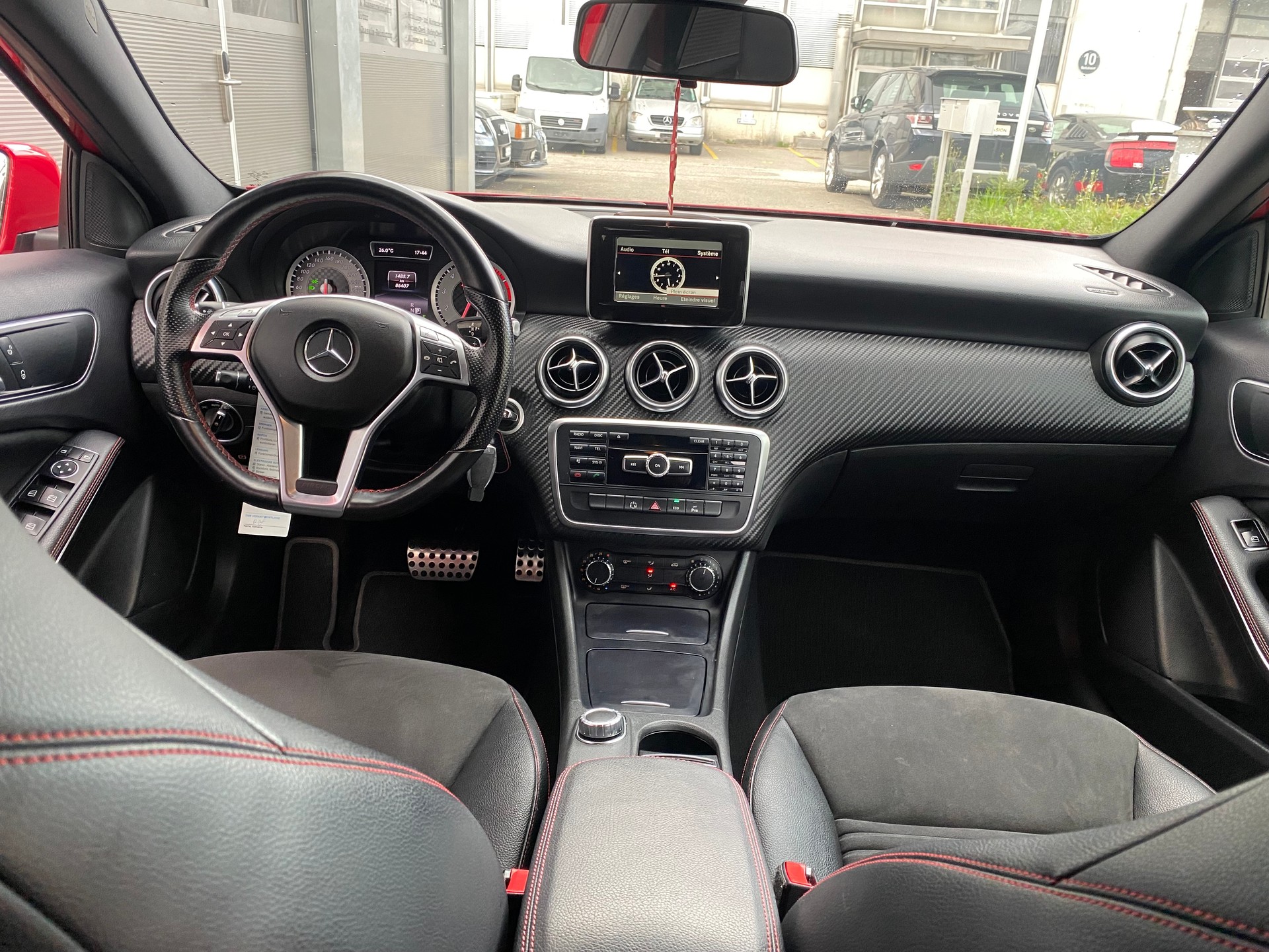 MERCEDES-BENZ A 200 AMG Line-image-8