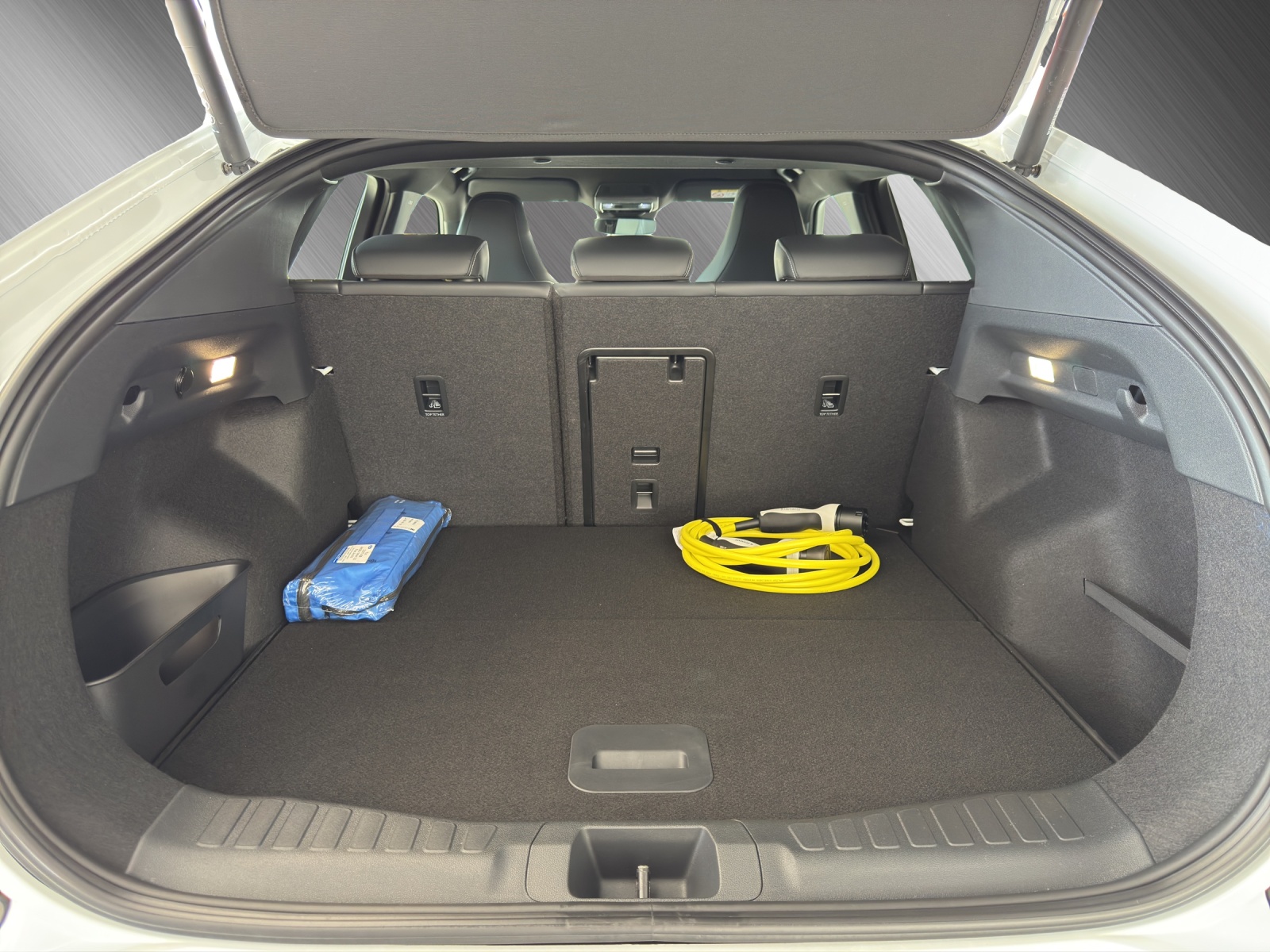 FORD Capri Extended Range Premium AWD-image-13