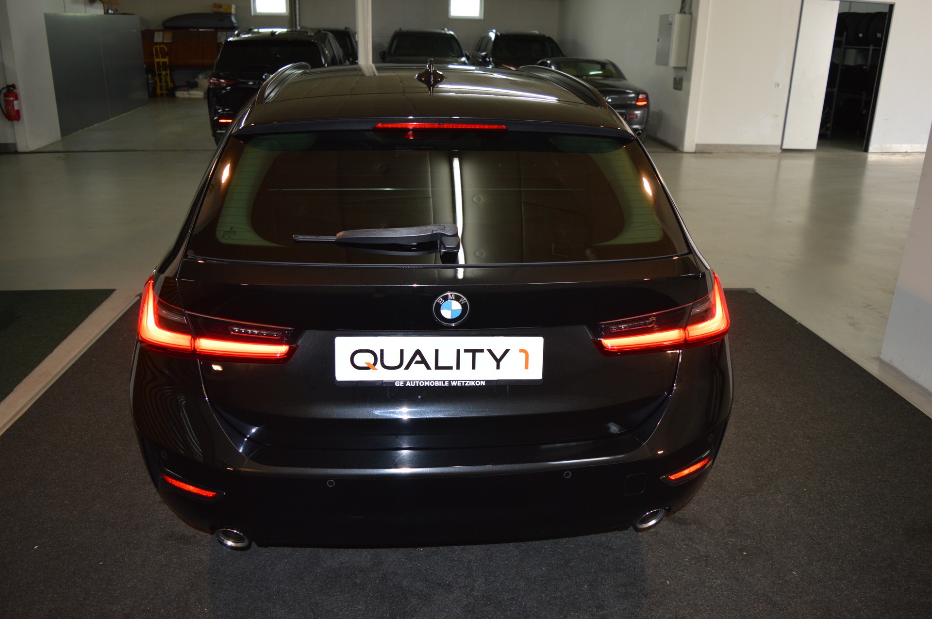 BMW 320d xDrive Touring Steptronic Advantage-image-11