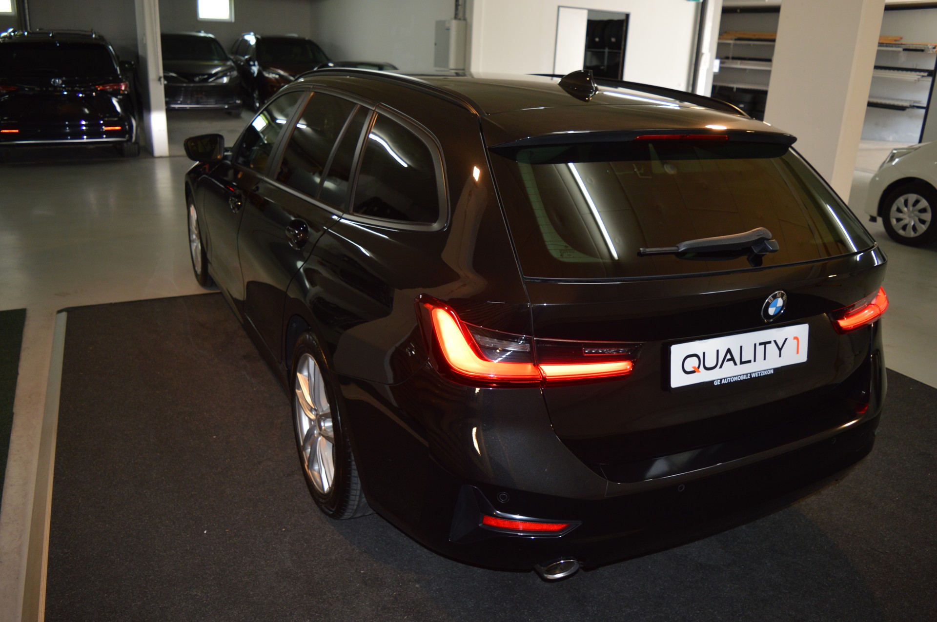 BMW 320d xDrive Touring Steptronic Advantage-image-9