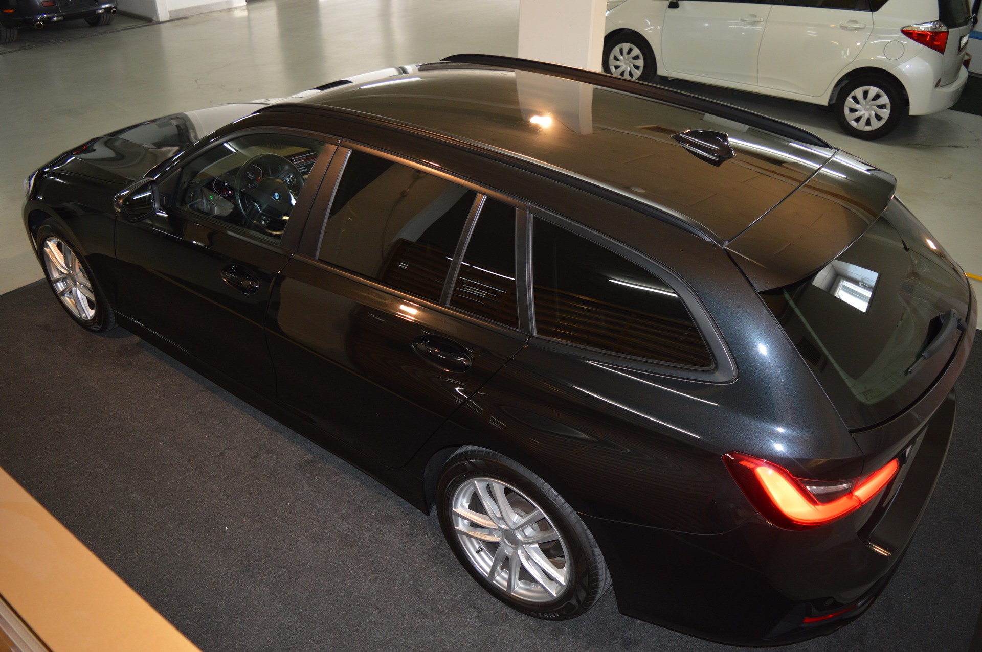 BMW 320d xDrive Touring Steptronic Advantage-image-8