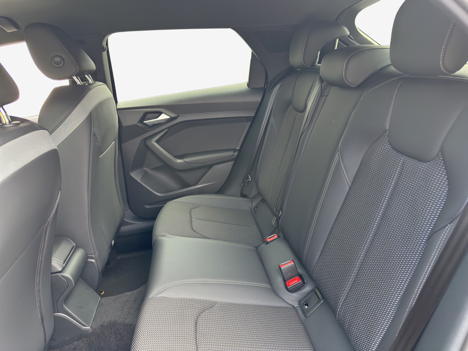 AUDI A1 Sportback 35 TFSI S Line S-tronic-image-11