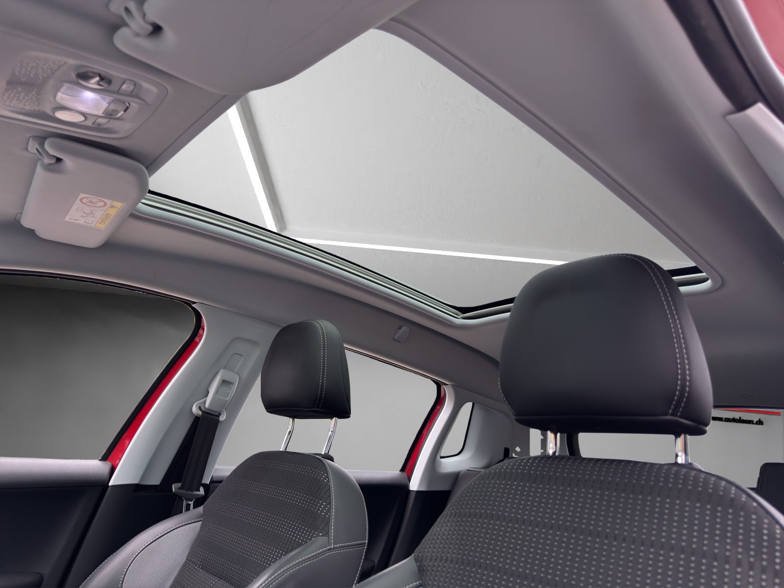 PEUGEOT 2008 1.6 BlueHDi Allure-image-19