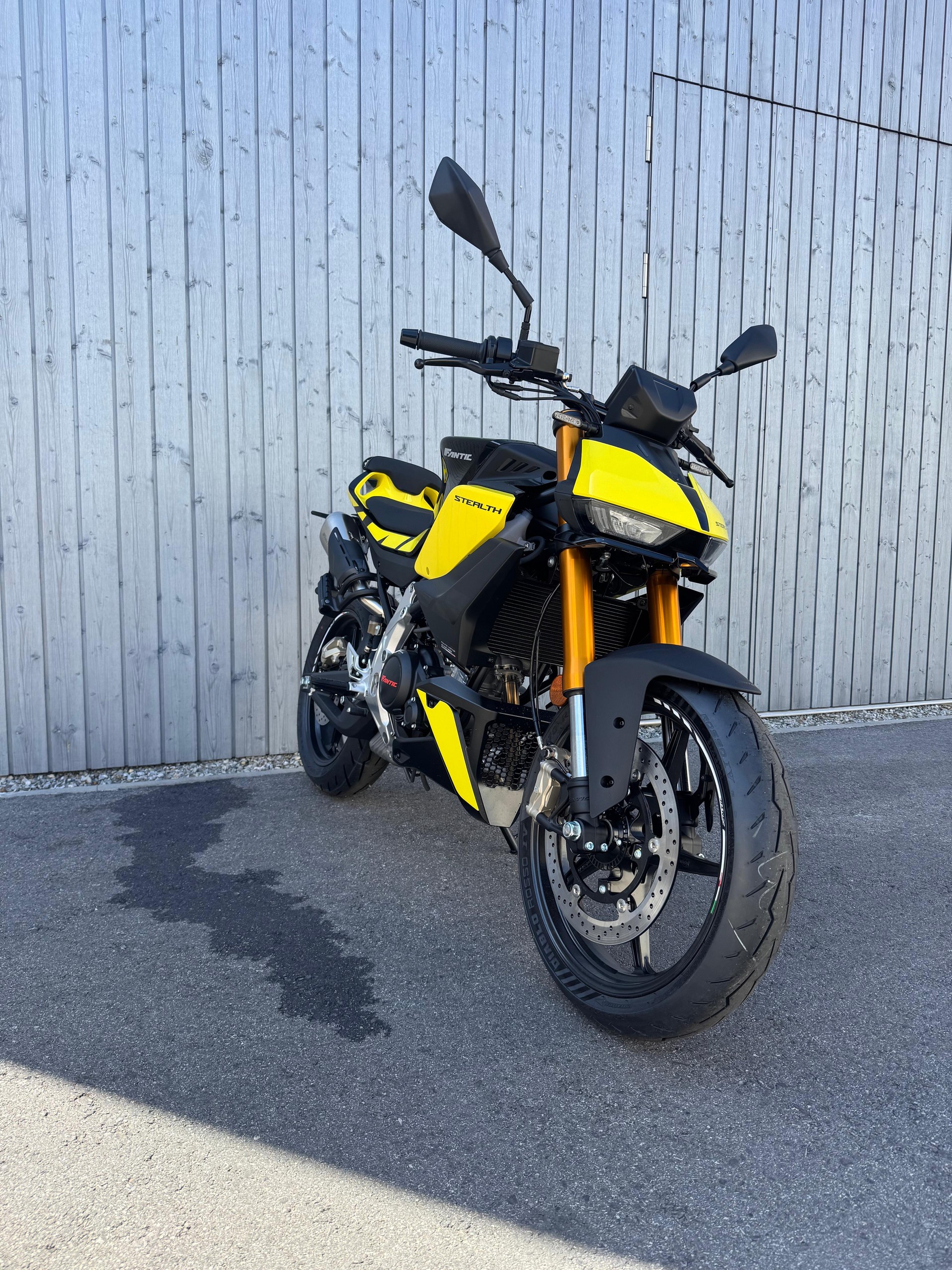 FANTIC STEALTH 125-showroom-element-1