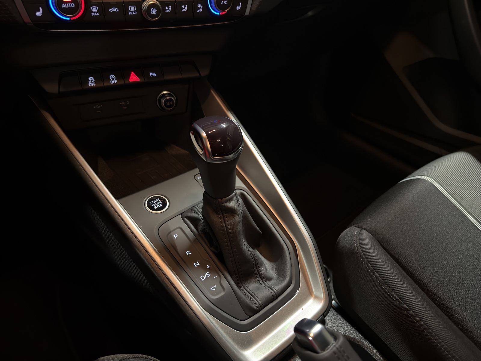 AUDI A1 Sportback 30 TFSI Attraction S-tronic-image-12