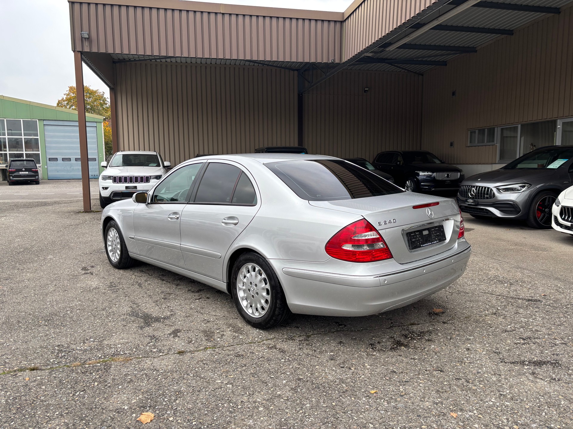 MERCEDES-BENZ E 240 Elégance-image-6