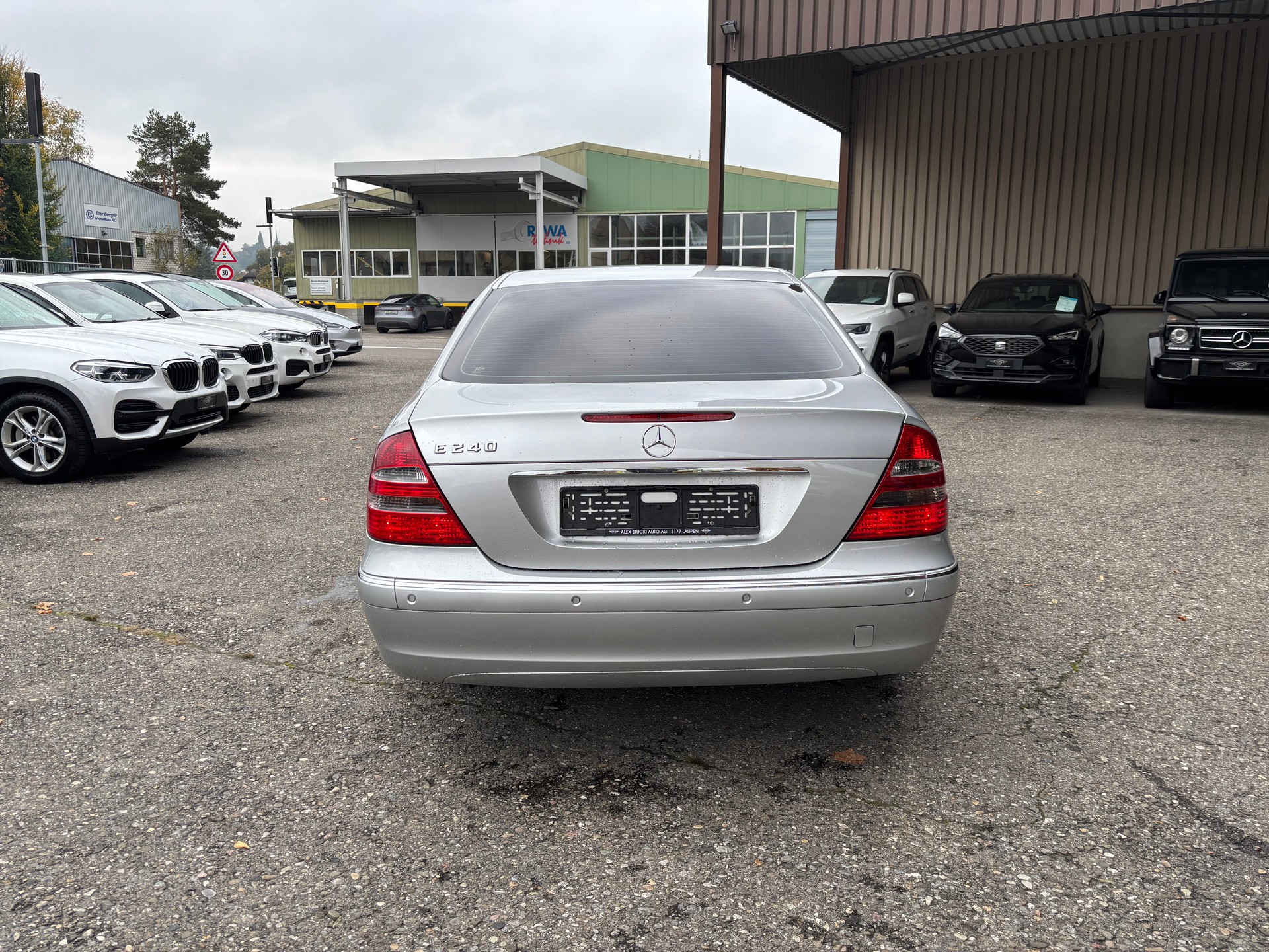 MERCEDES-BENZ E 240 Elégance-image-5