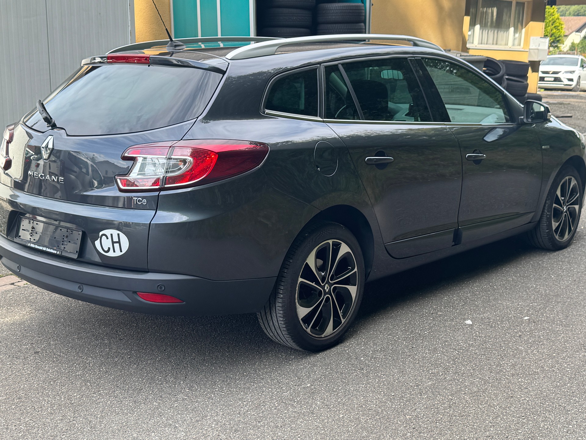 RENAULT Mégane Grandtour 1.2 16V Turbo Limited EDC-image-3