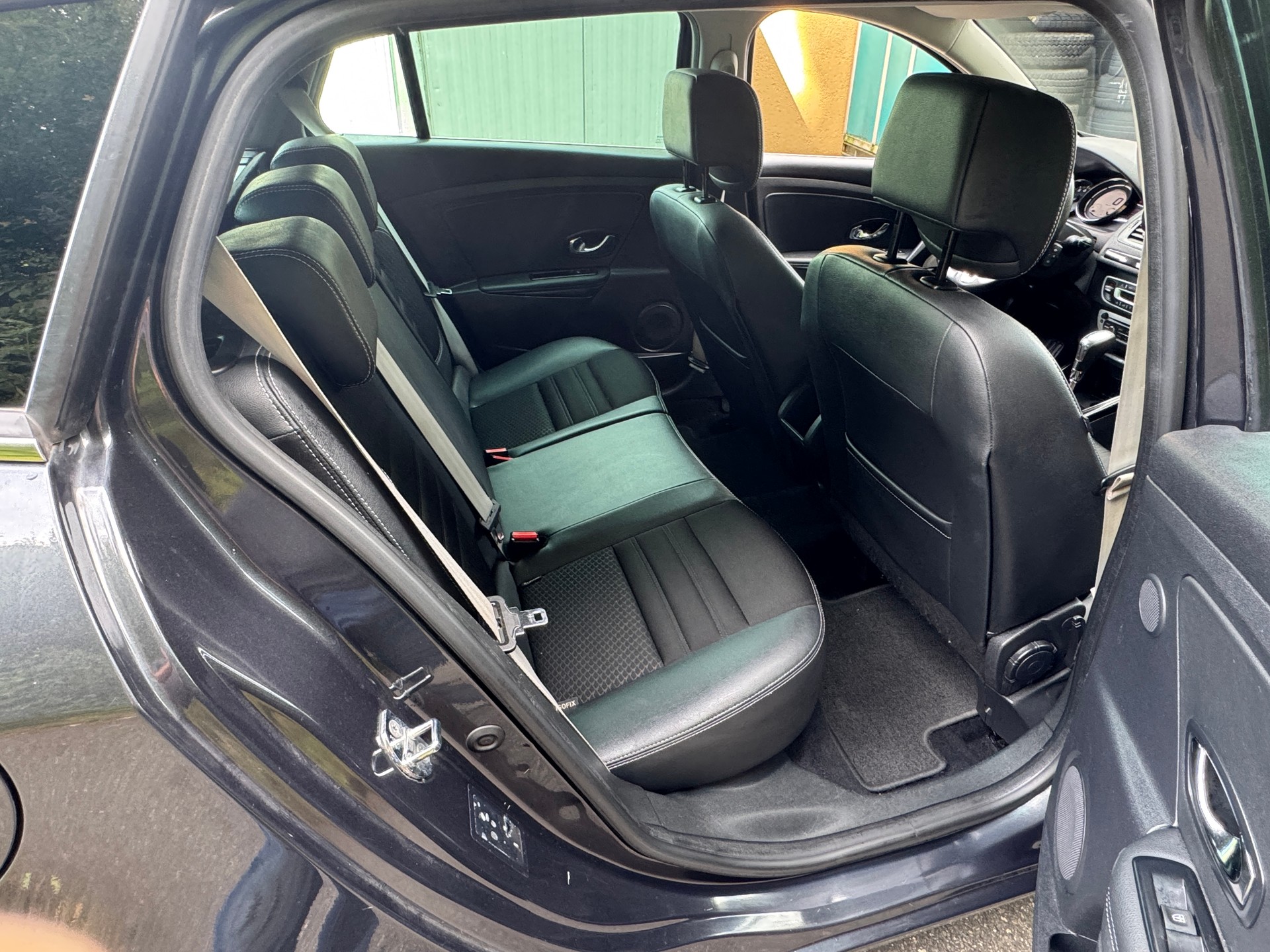 RENAULT Mégane Grandtour 1.2 16V Turbo Limited EDC-image-9