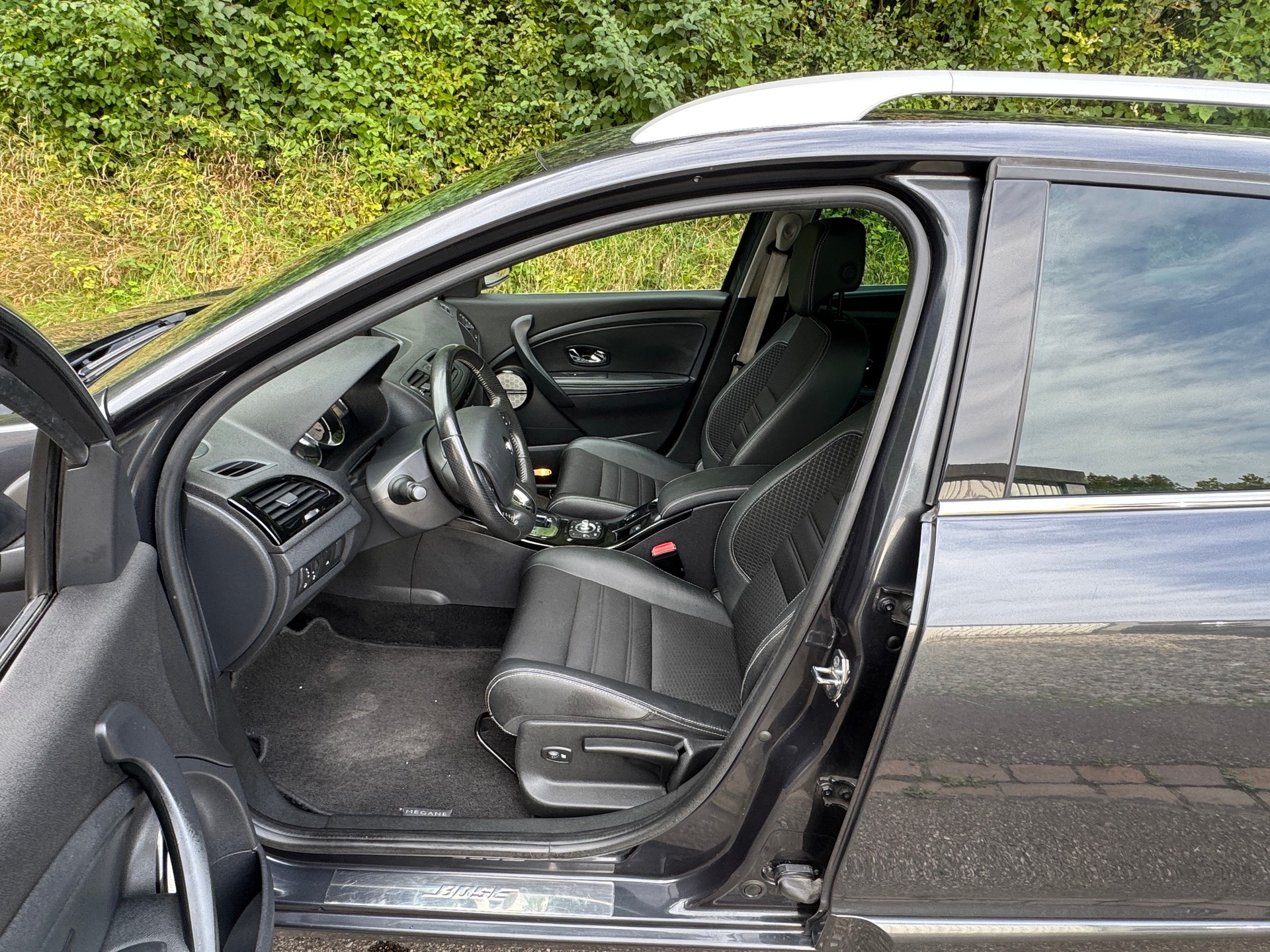 RENAULT Mégane Grandtour 1.2 16V Turbo Limited EDC-image-12