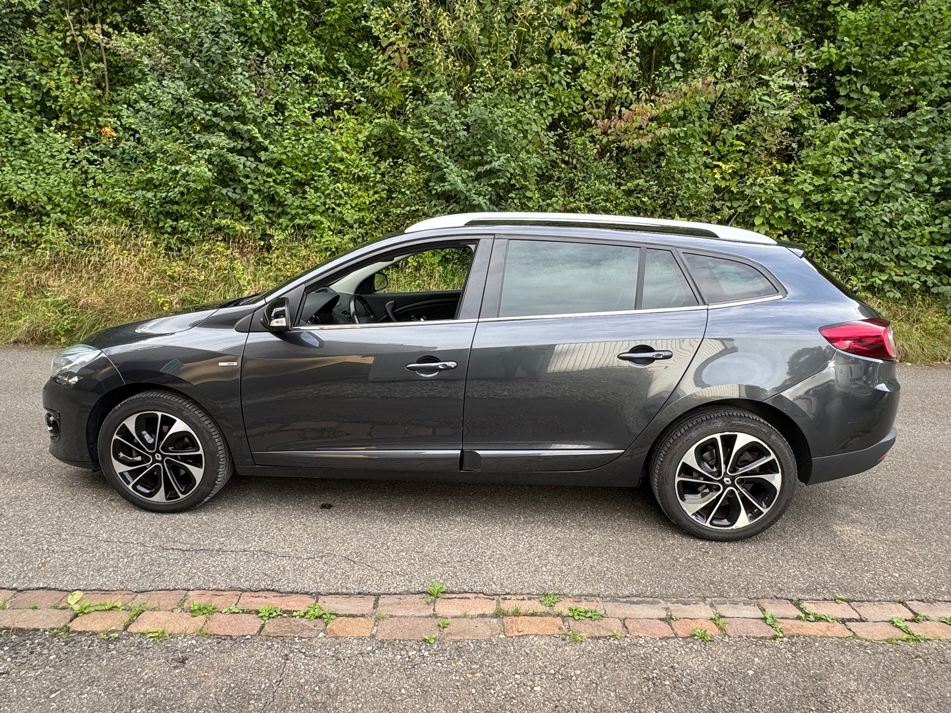 RENAULT Mégane Grandtour 1.2 16V Turbo Limited EDC-image-6