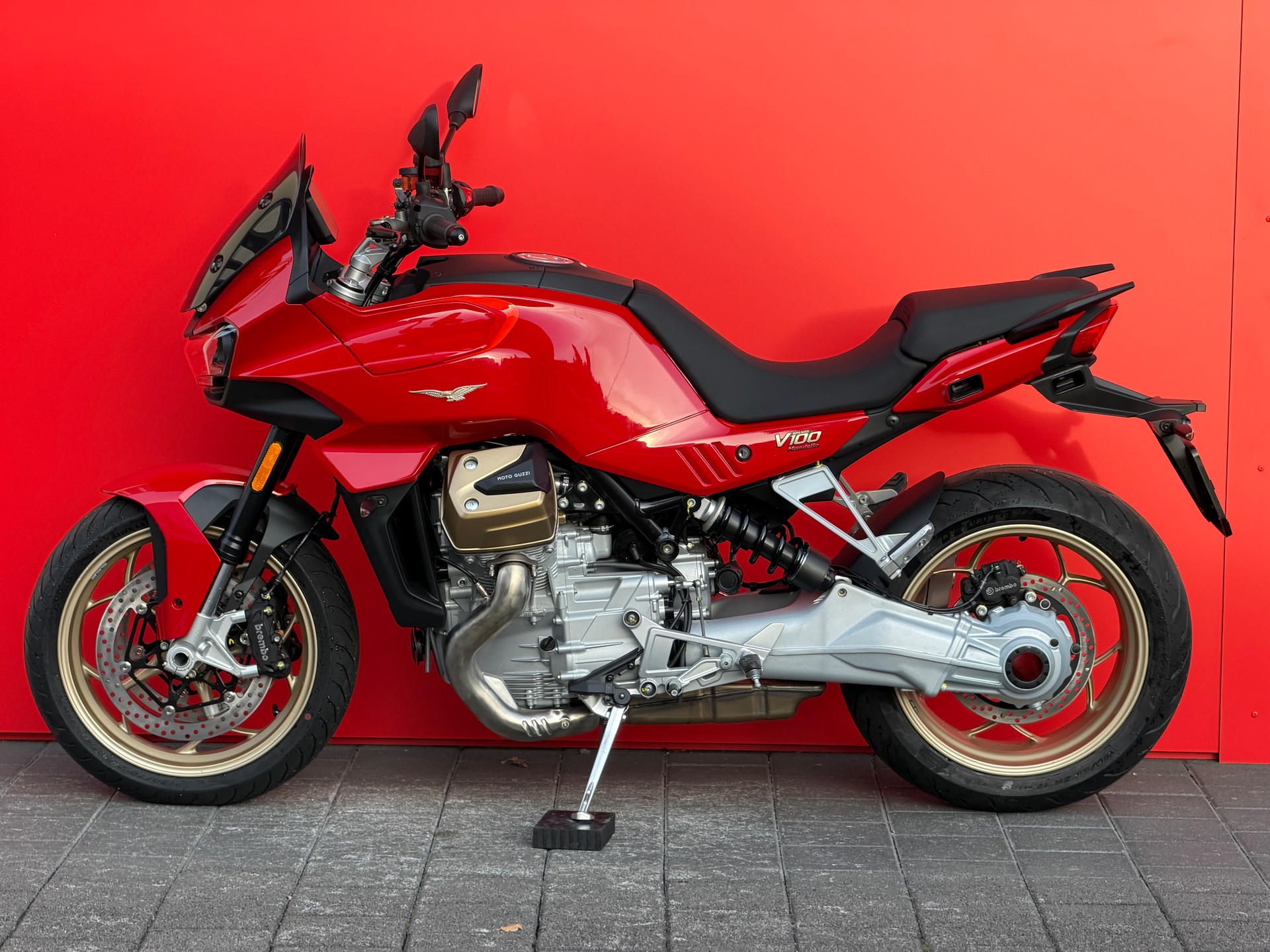 MOTO GUZZI V100 Mandello-image-12
